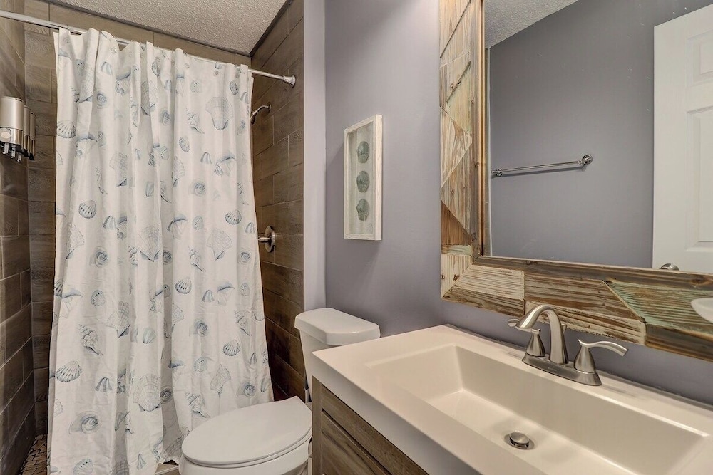 Spacious 3BR Hilton Head Getaway + Pool Access