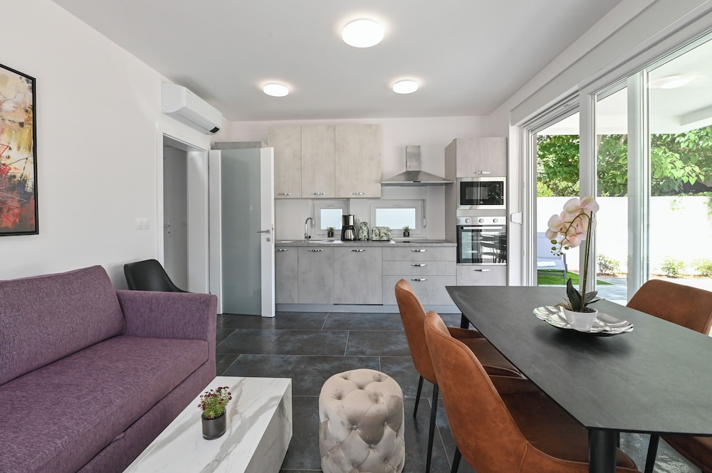 Powis Place - Campus Residence