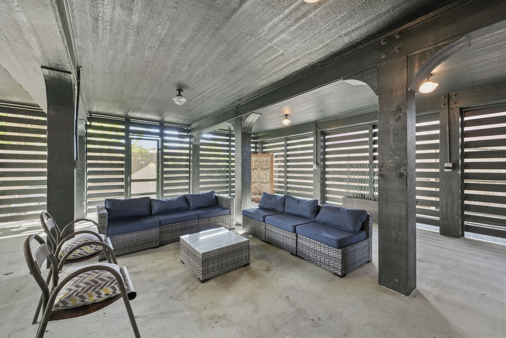 Ebb and Glow Retreat by Ryson Vacation Rentals