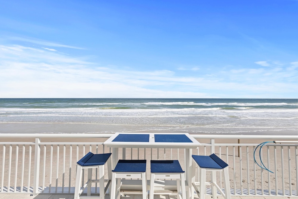 Surfside Club 503