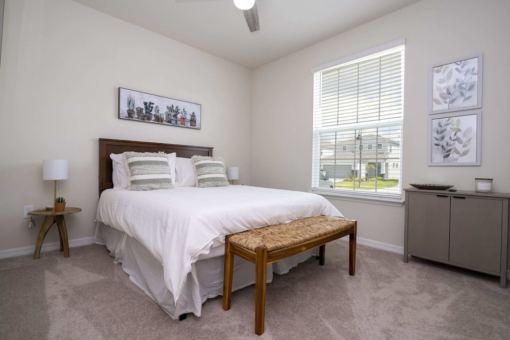 Stunning 5Bd w/ Pool @ Windsor Island Resort 3814 - Image 4