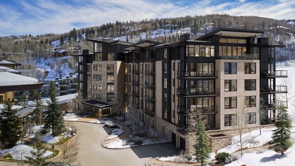 Snowmass Lux Getaway by Snowmass Vacations