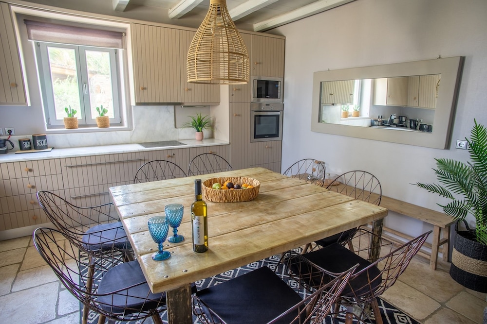 Luxury Villa Delphinus - Allparos Villas