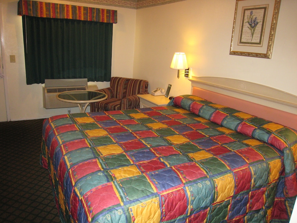 Town House Motel view 5