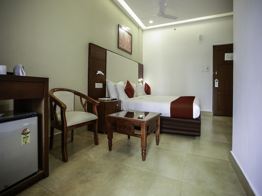 OYO 26692 Alankar Elite Inns view 3