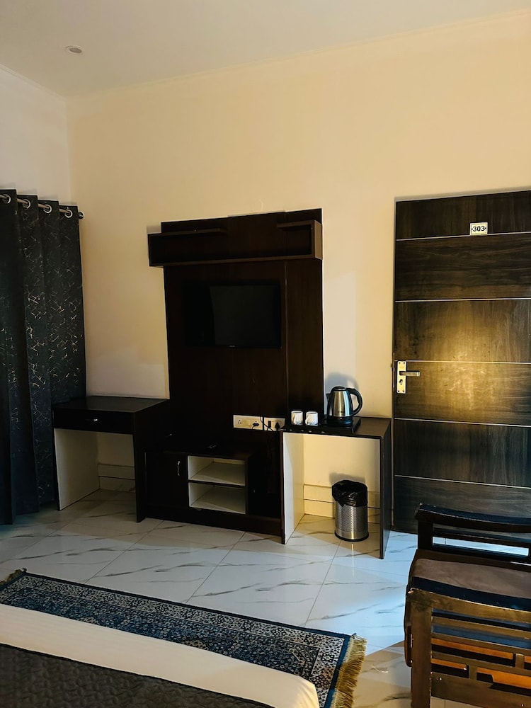 V Rooms