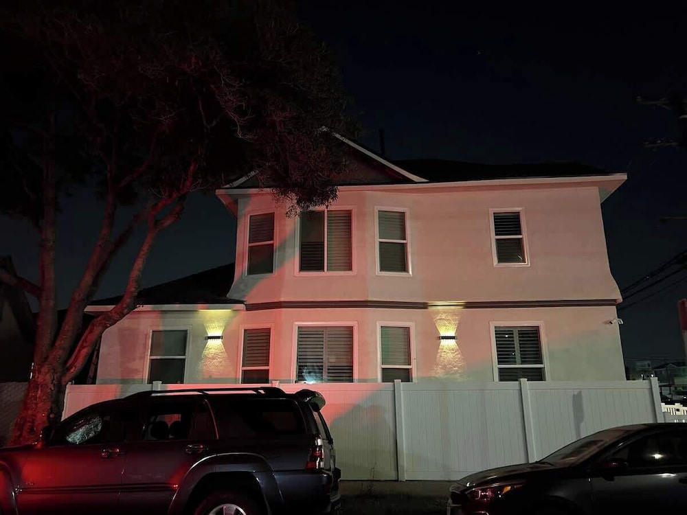 Cozy Retreat Near Downtown Perfect for Families