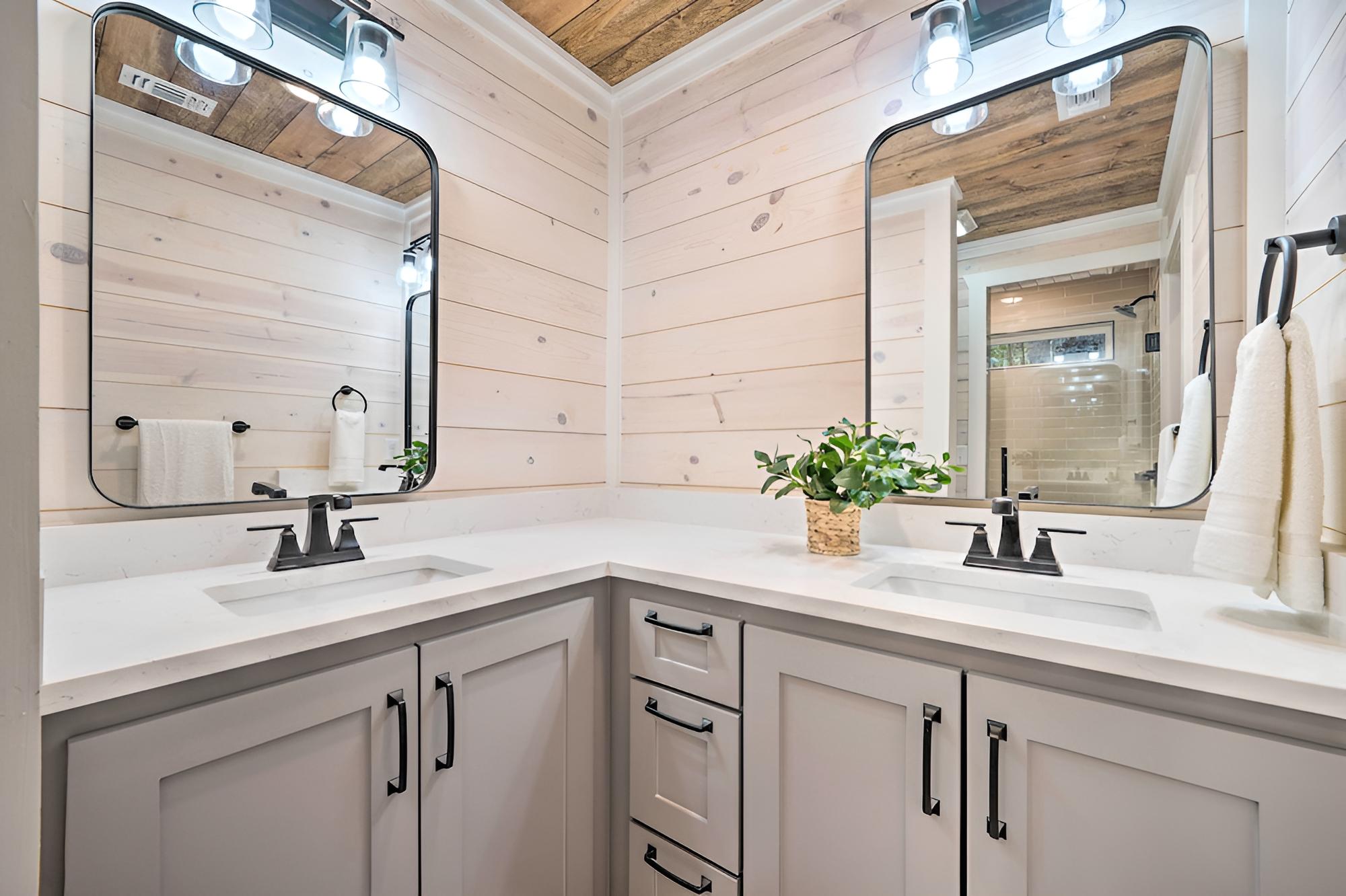 Broken Bow Cabin w/ Private In-law Suite & Hot Tub view 4