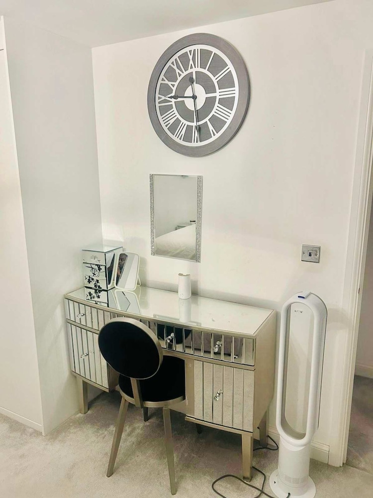 Luxurious Majestic 4 Bedroom- Free Parking