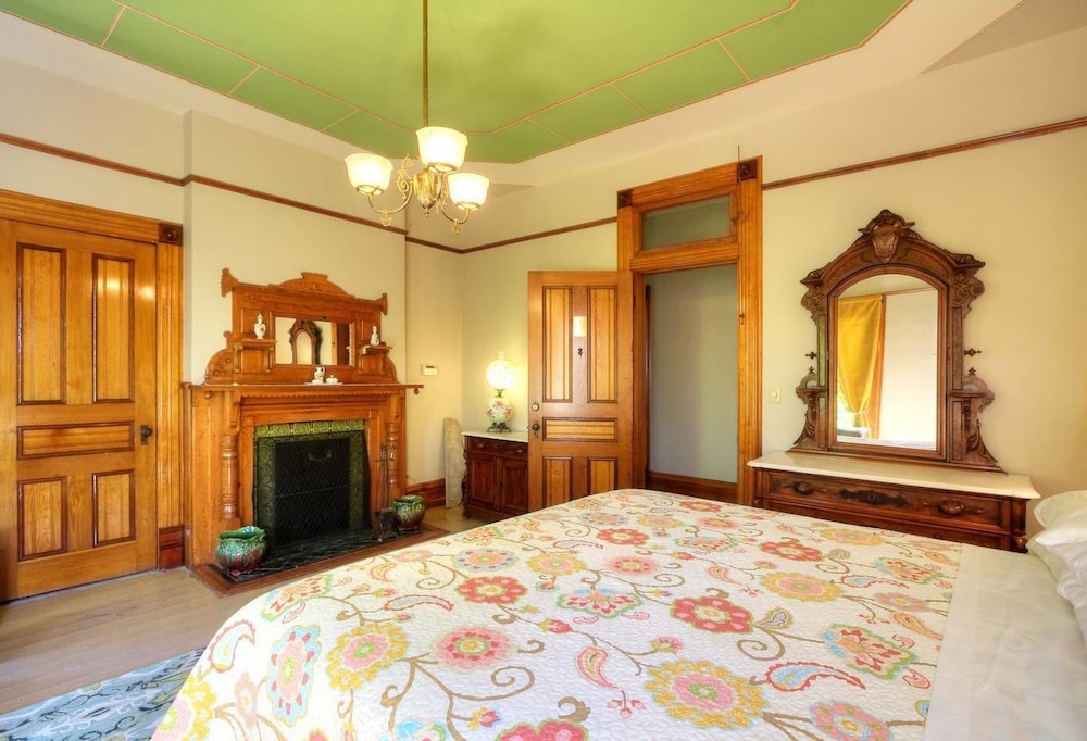 Jacksonville's Historic Nunan House view 2