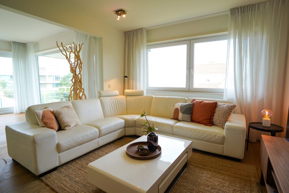 Spacious Apartment With Sea Views