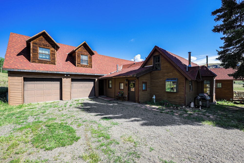 'wagon Wheel Hideaway' Near Fishing in Creede!