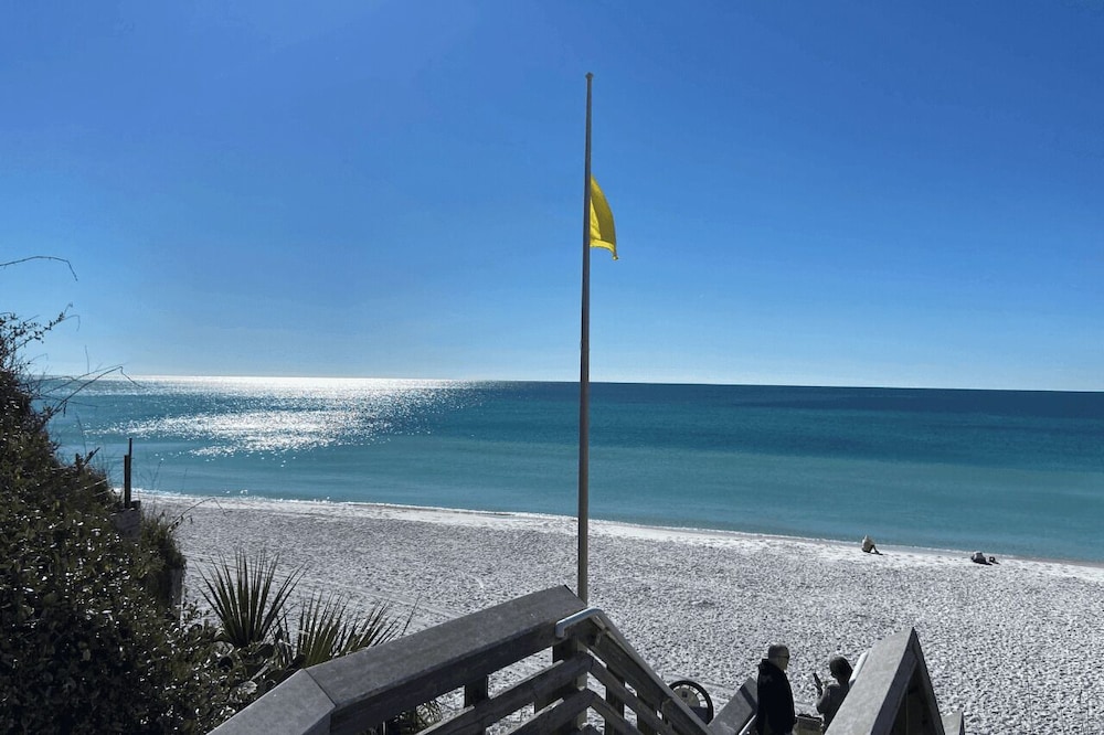 Skinny Love 30a by Avantstay Private Heated Pool Block to the Beach