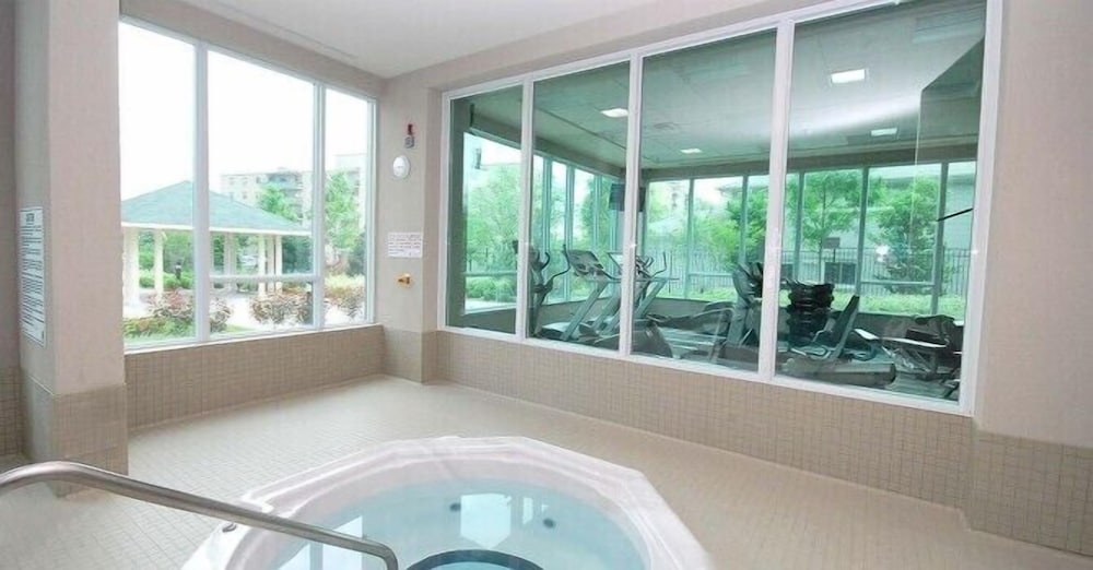Maplewood Suites - Square One