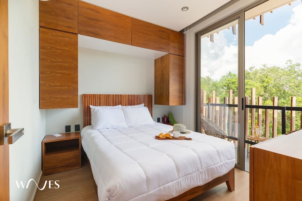 Luminous 2 BR With Roof Pool Close to Hotel Zone by Waves Management