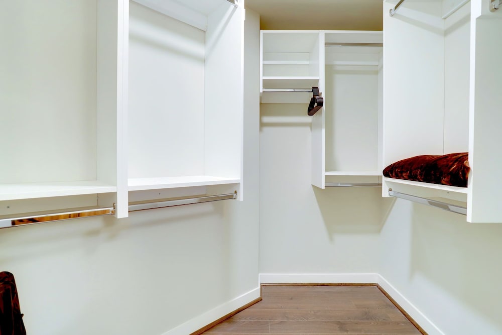 Prime Metro Proximity Condo at Clarendon