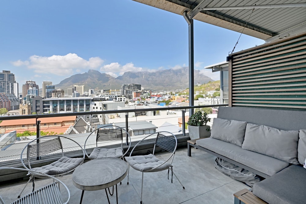 Two Bed Table Mountain Views Central