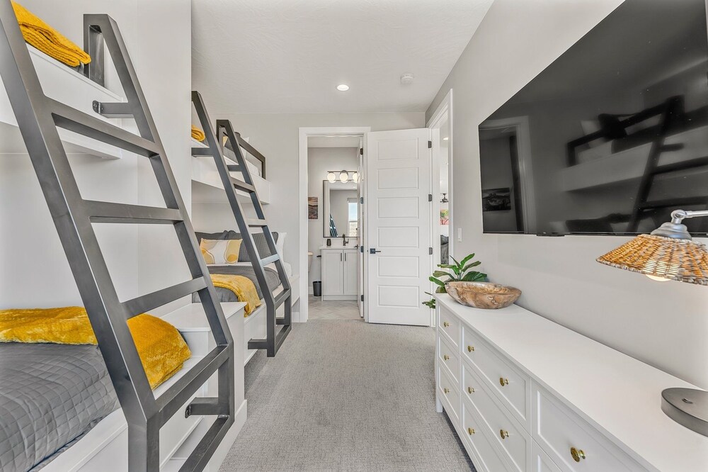 Slickrock Shore 8 Bedroom Townhouse