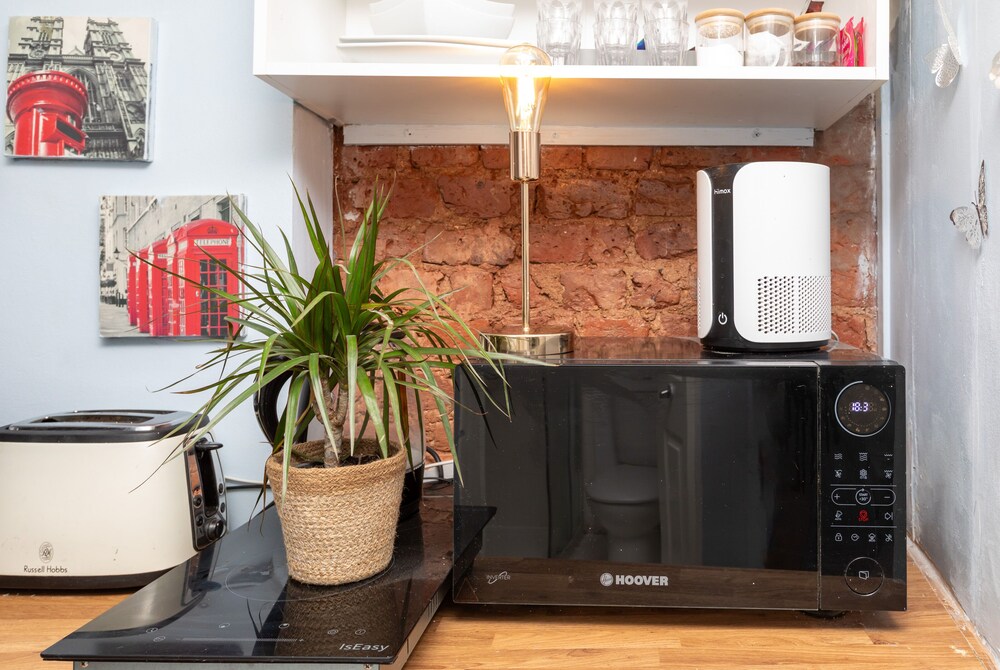 Charming 1-bed Studio Annex,parking,kitchen,wifi
