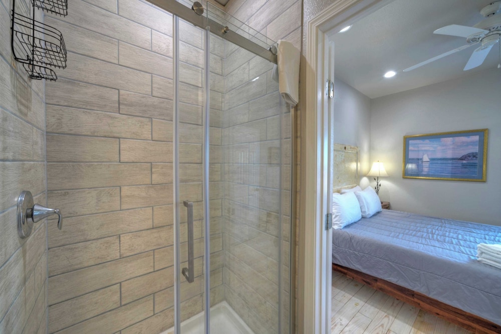 2 Homes, Sleeps 16, Shared Pool+boat Dock Laguna Village Serenity by Avantstay