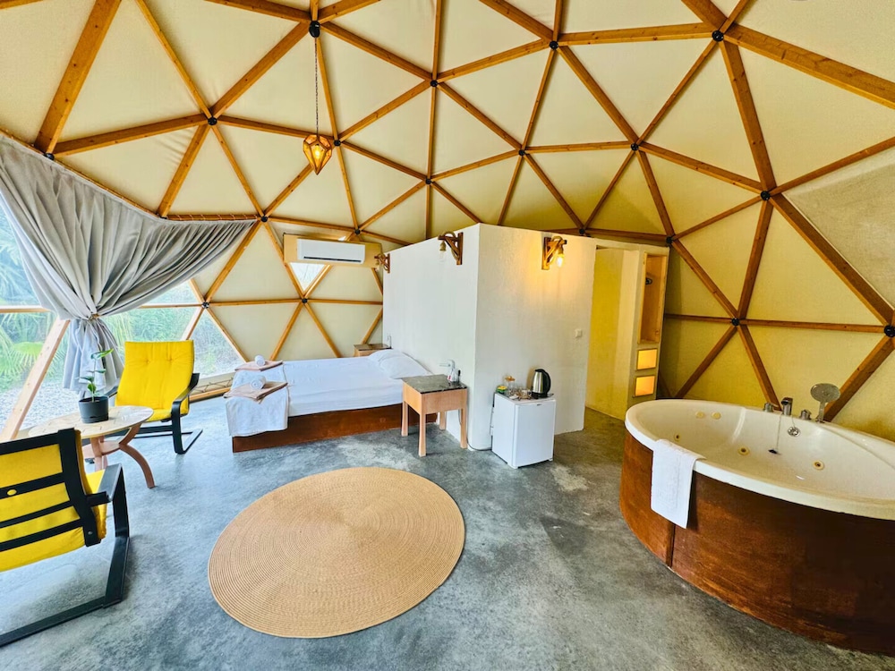 In Out Resort Glamping