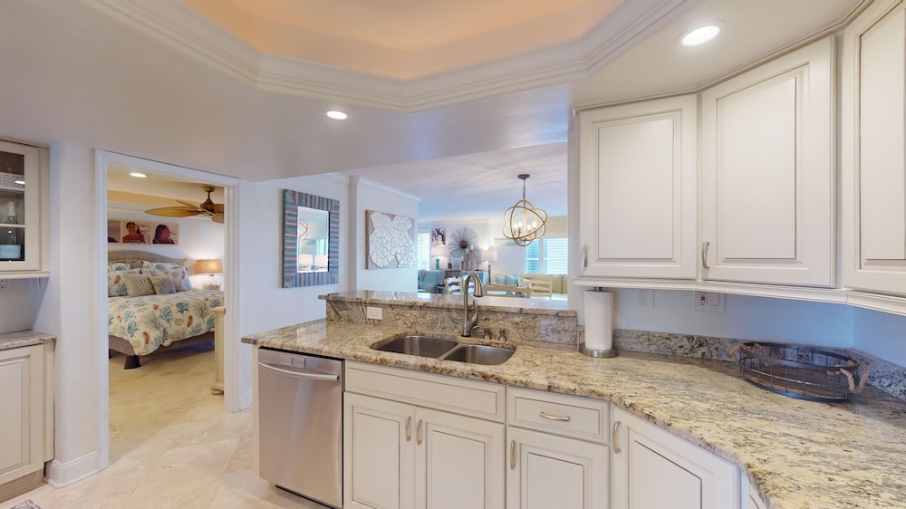 Sandarac 502b: Beachfront 3br Condo W/ Pool & Views 3 Bedroom Condo