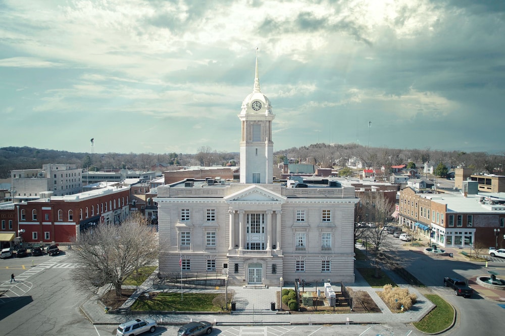 Muletown Haven Stunning Downtown Escape!