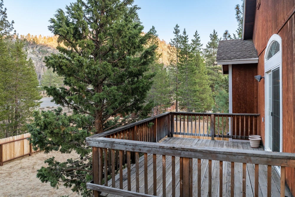 Blitzen by Avantstay Pet-friendly Tahoe Retreat