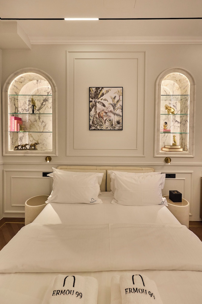 Ermou 99 Intelligent Private Suites