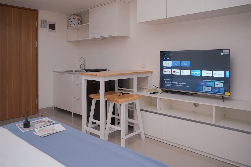 Warm And Simply Studio At Cisauk Point Apartment