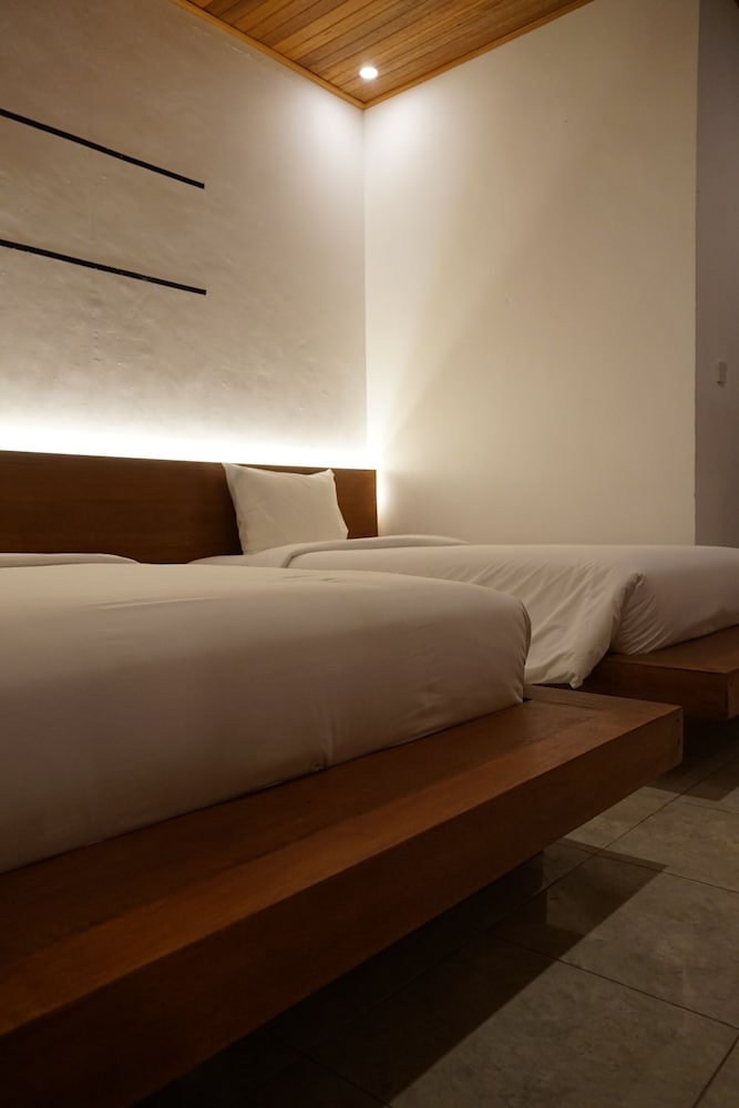 Lantis ViBES Inn