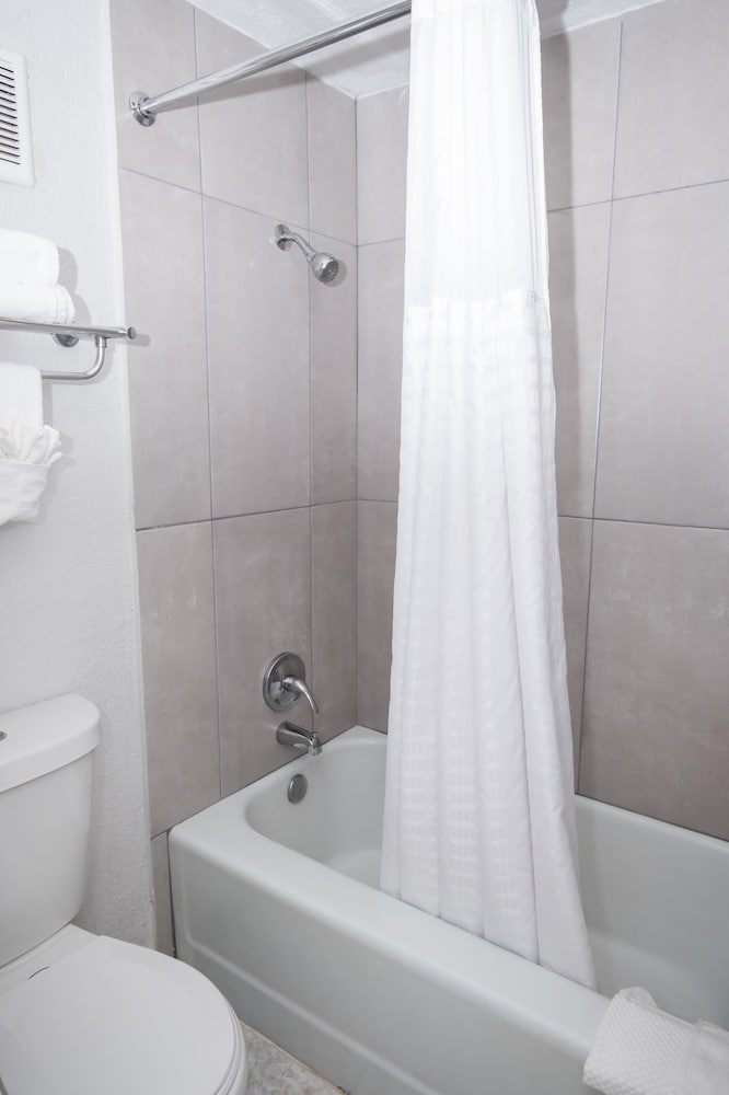 Altamonte Springs Vacations - Developer Inn Orlando North, a Baymont by Wyndham - Property Image 5