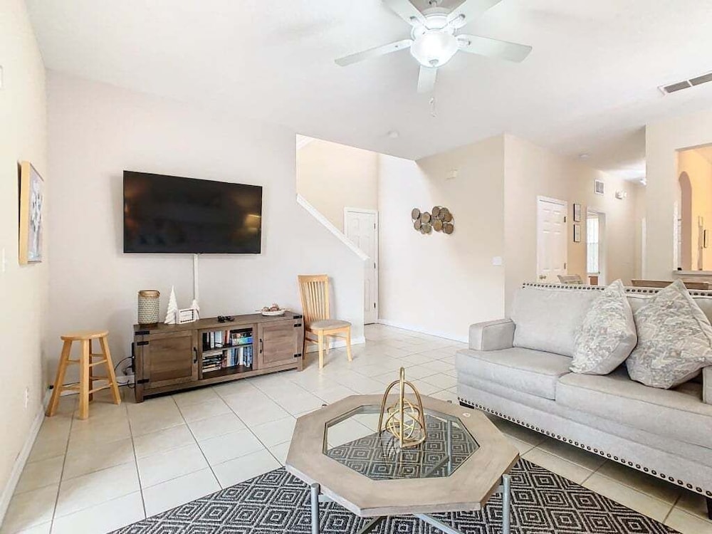 Regal Oaks Getaway: 4br Home Close To Disney & Old Town 4 Bedroom Townhouse