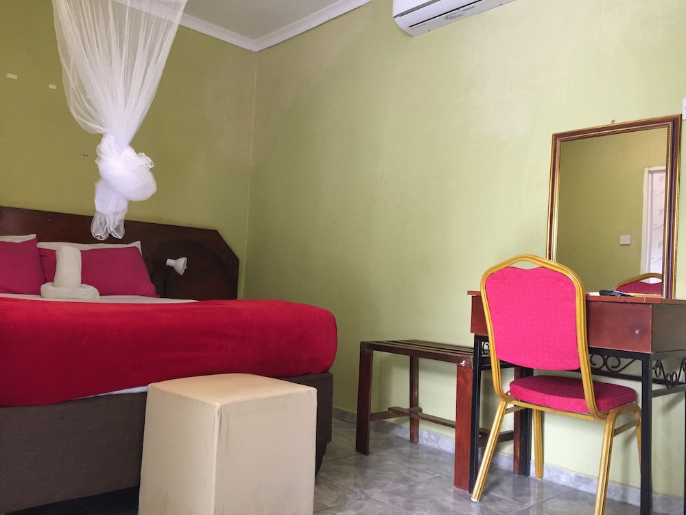 Island Avenue Guest House view 3