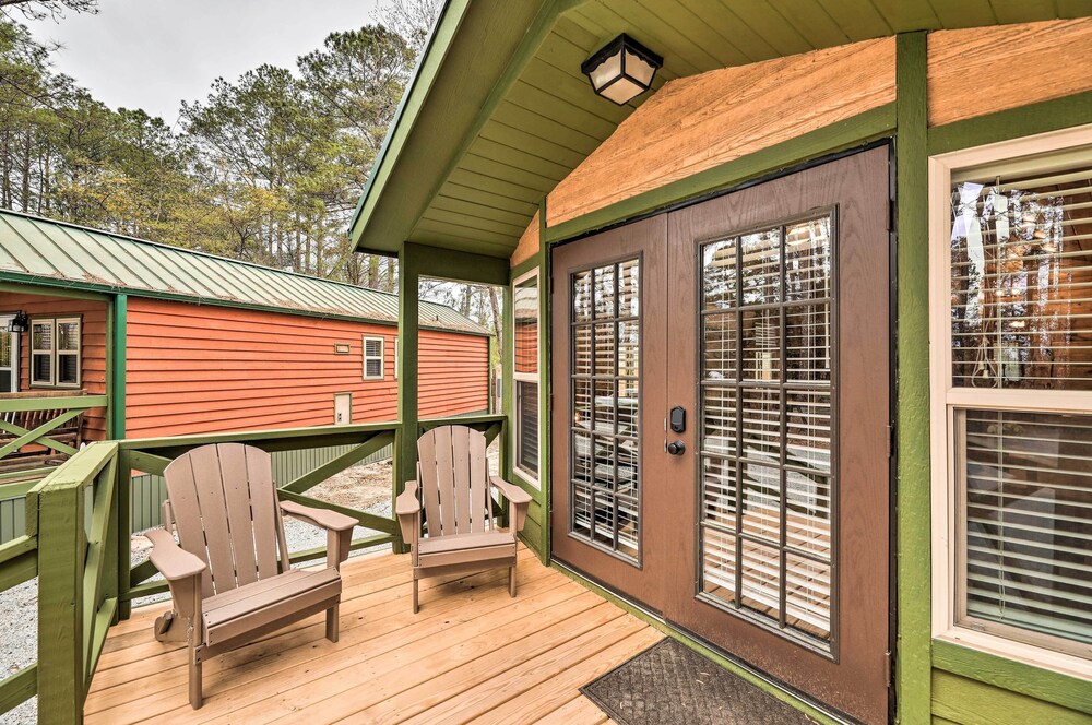 Beautiful New Bern Studio Cabin w/ Fire Pit! view 5
