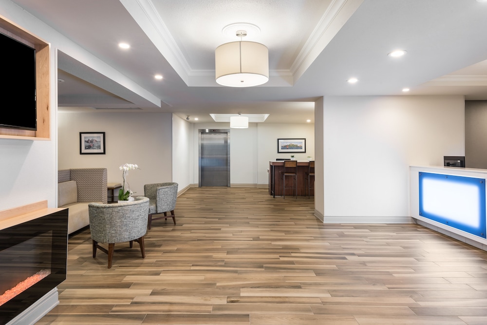 Gananoque Vacations - Holiday Inn Express Hotel  Suites Gananoque, an IHG Hotel - Property Image 1