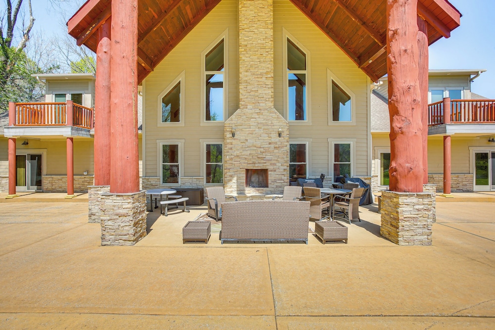Spacious Group Getaway Near Cumberland River!