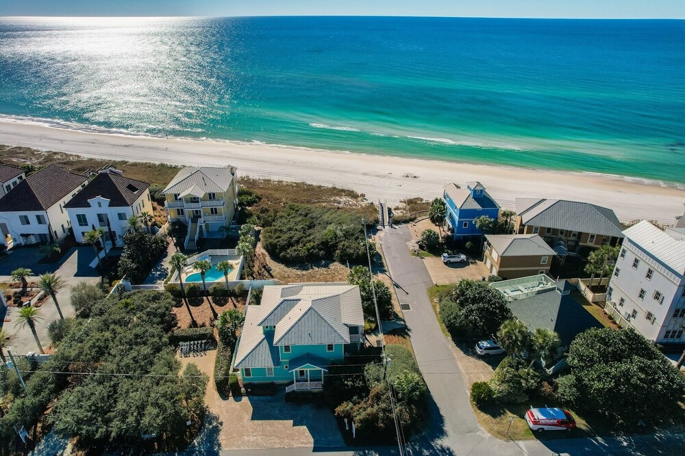 Surfer Dog 4 Bedroom Home by RedAwning view 5