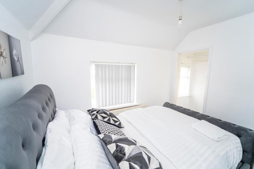 Sunny Lodge in Anstey - Spacious 3 Bedroom Home