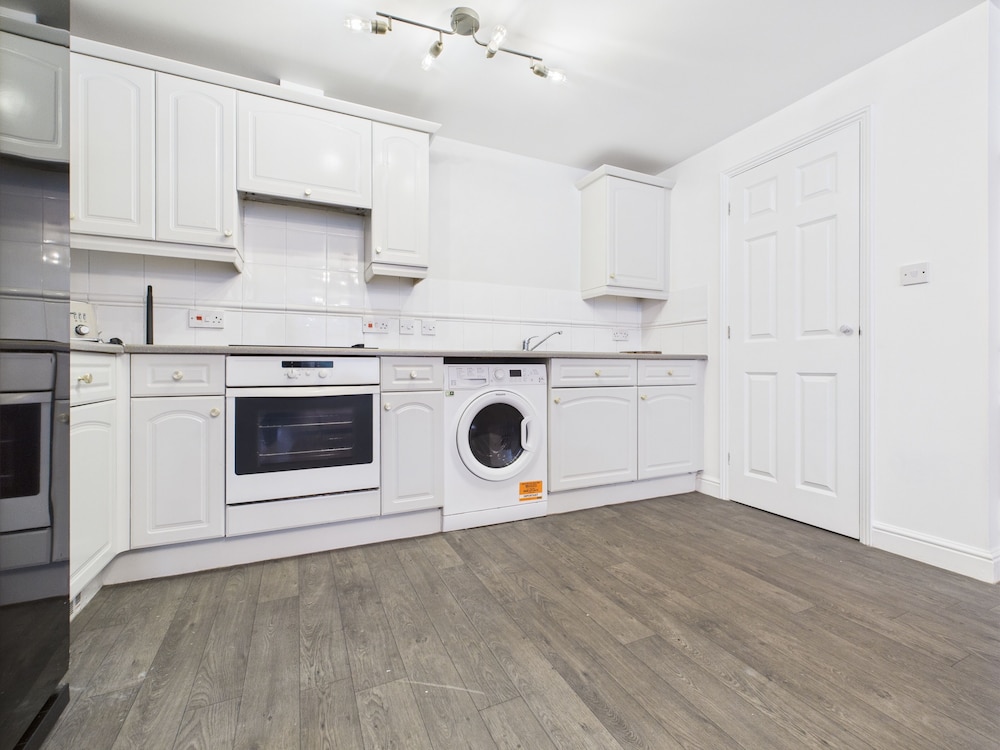 Modern Chaffordhundred Apartment Long Stay Sleeps2