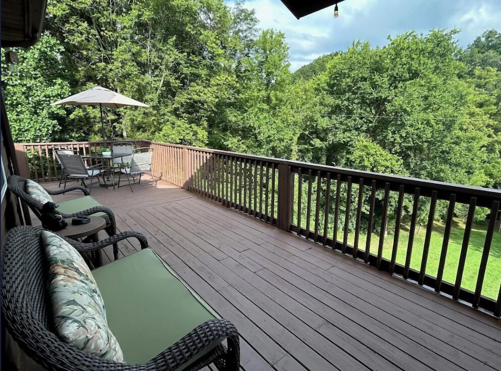 Riverside Retreat 4 Bedroom Cabin