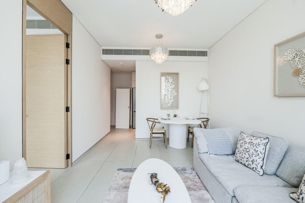 Luxury at JBR Jumeirah Gate Tower 1