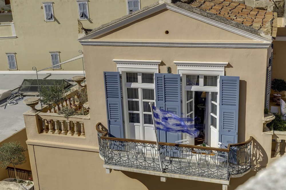 Hotel Arhontiko Ermoupolis - Image 1