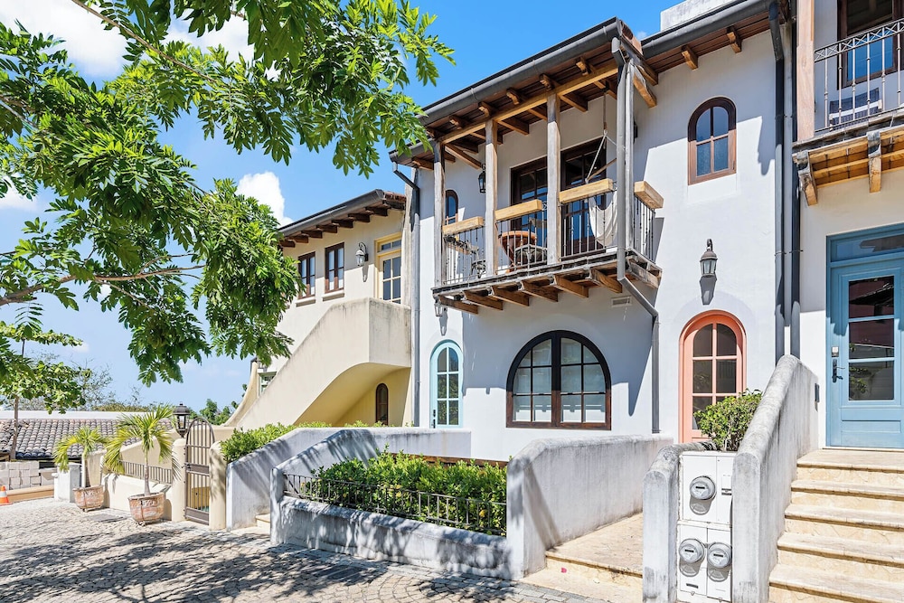 Trendy Condo with Modern Decor, Stunning Ocean Views, and Exclusive Beach Club Access