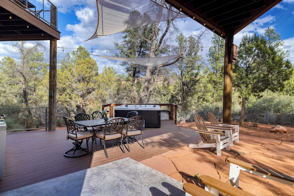 Cathedral View by Avantstay Pool Table + Hot Tub