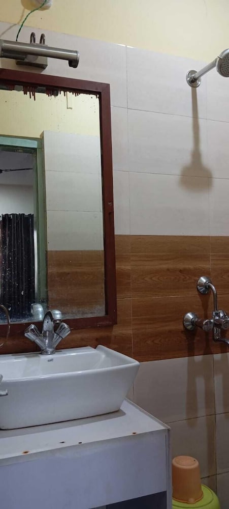 Holiday Inn Guest House