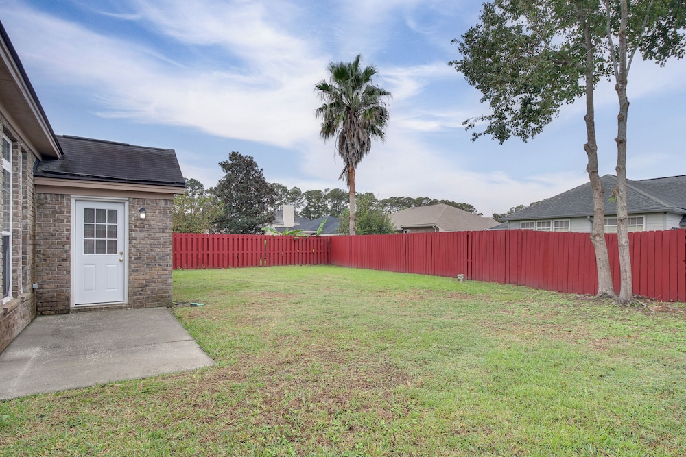 3 Mi to Oglethorpe Mall: Home w/ Fenced Yard!