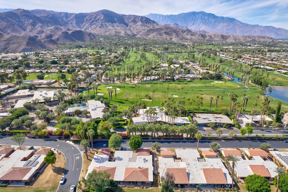 Designer Seville Condo w Golf Mountain Views
