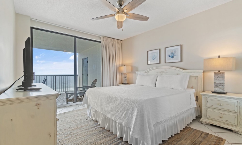 Pelican Pointe 1203