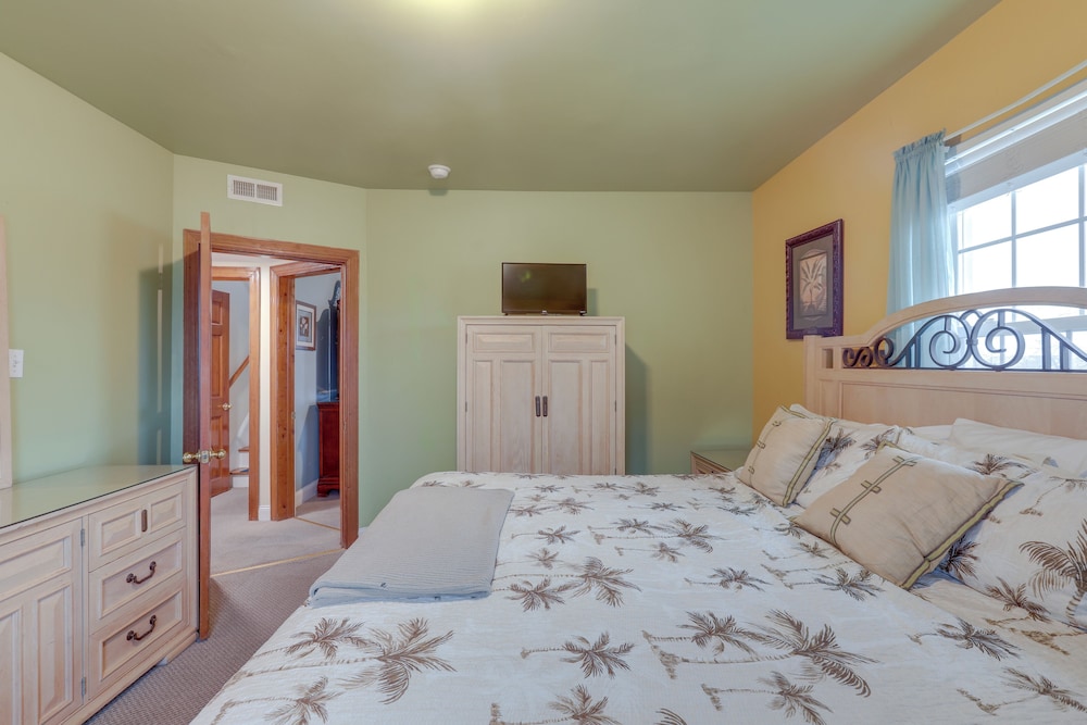 < 1/2 Mi to Boardwalk: Roomy Wildwood Retreat!